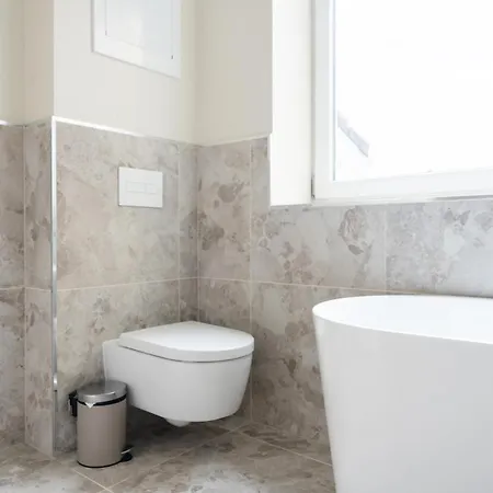 Large In Historical Street Appartement