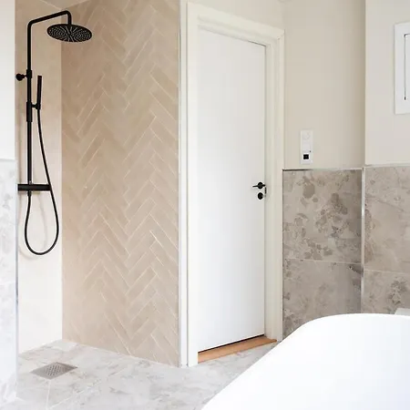 Appartement Large In Historical Street *